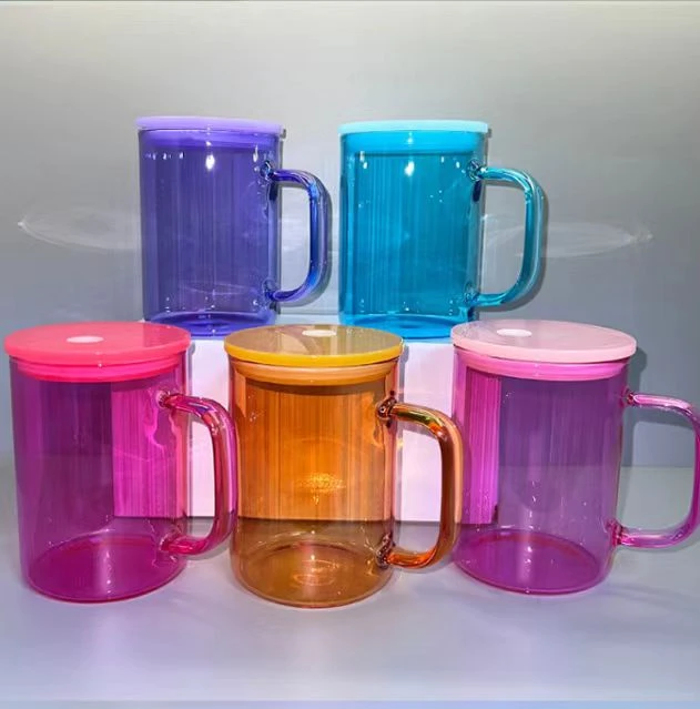 Cwpan Gwydr Lliw Borosilicate Uchel Gyda Handle A Chaead PP A Gwellt